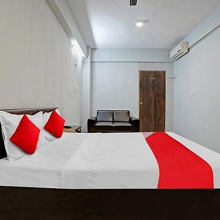 Hotel Welcome, Vip Road Vesu Сурат Екстер'єр фото
