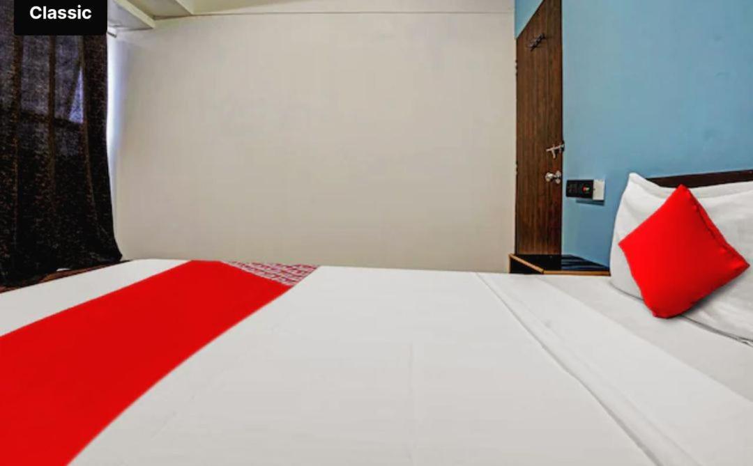 Hotel Welcome, Vip Road Vesu Сурат Екстер'єр фото