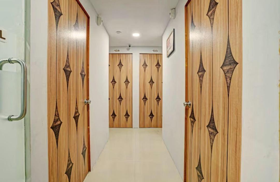 Hotel Welcome, Vip Road Vesu Сурат Екстер'єр фото