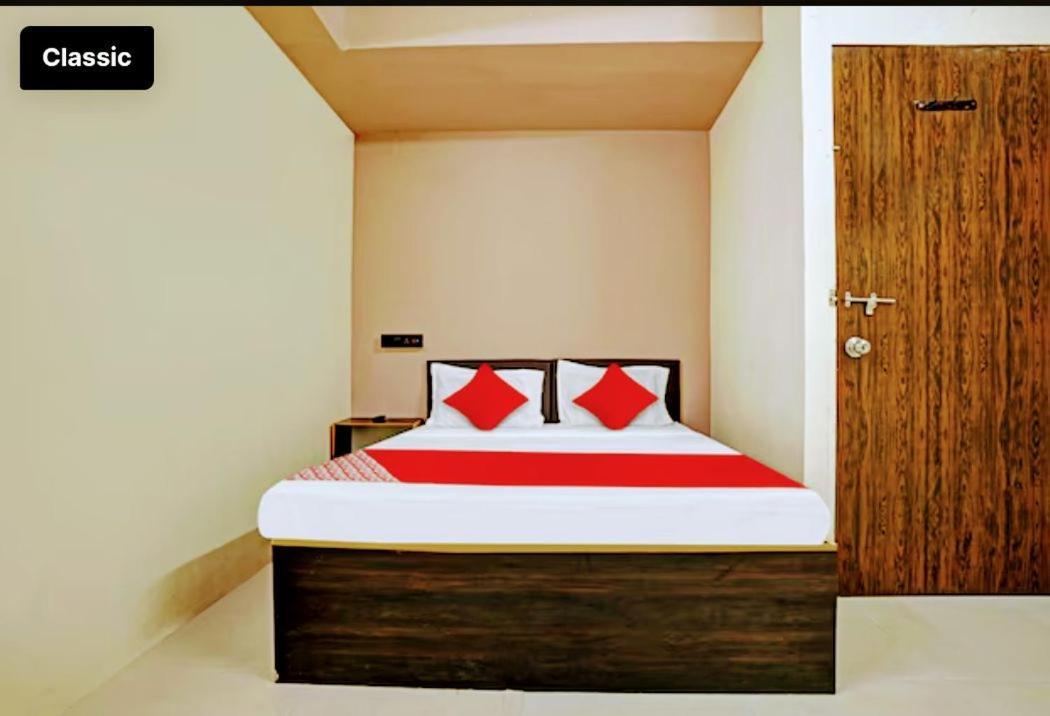 Hotel Welcome, Vip Road Vesu Сурат Екстер'єр фото