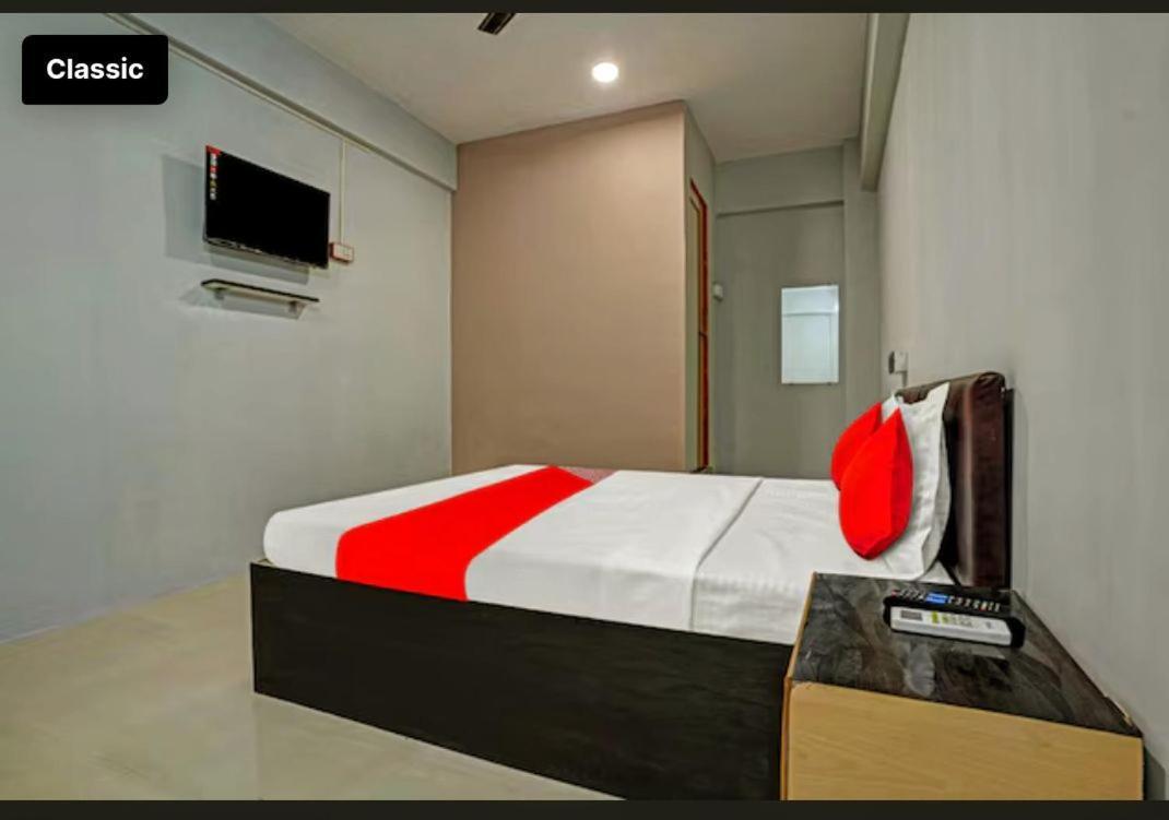 Hotel Welcome, Vip Road Vesu Сурат Екстер'єр фото